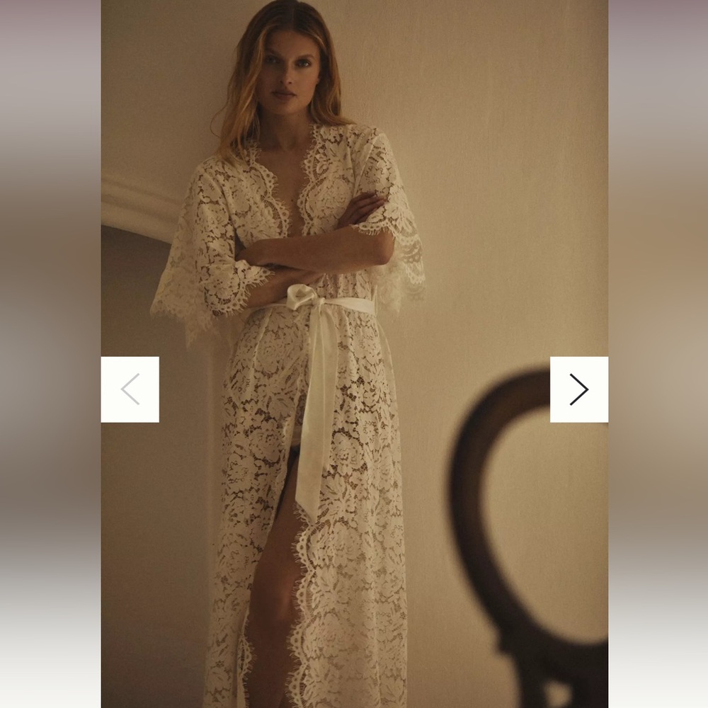 Homebodii Saskia Long Lace Robe